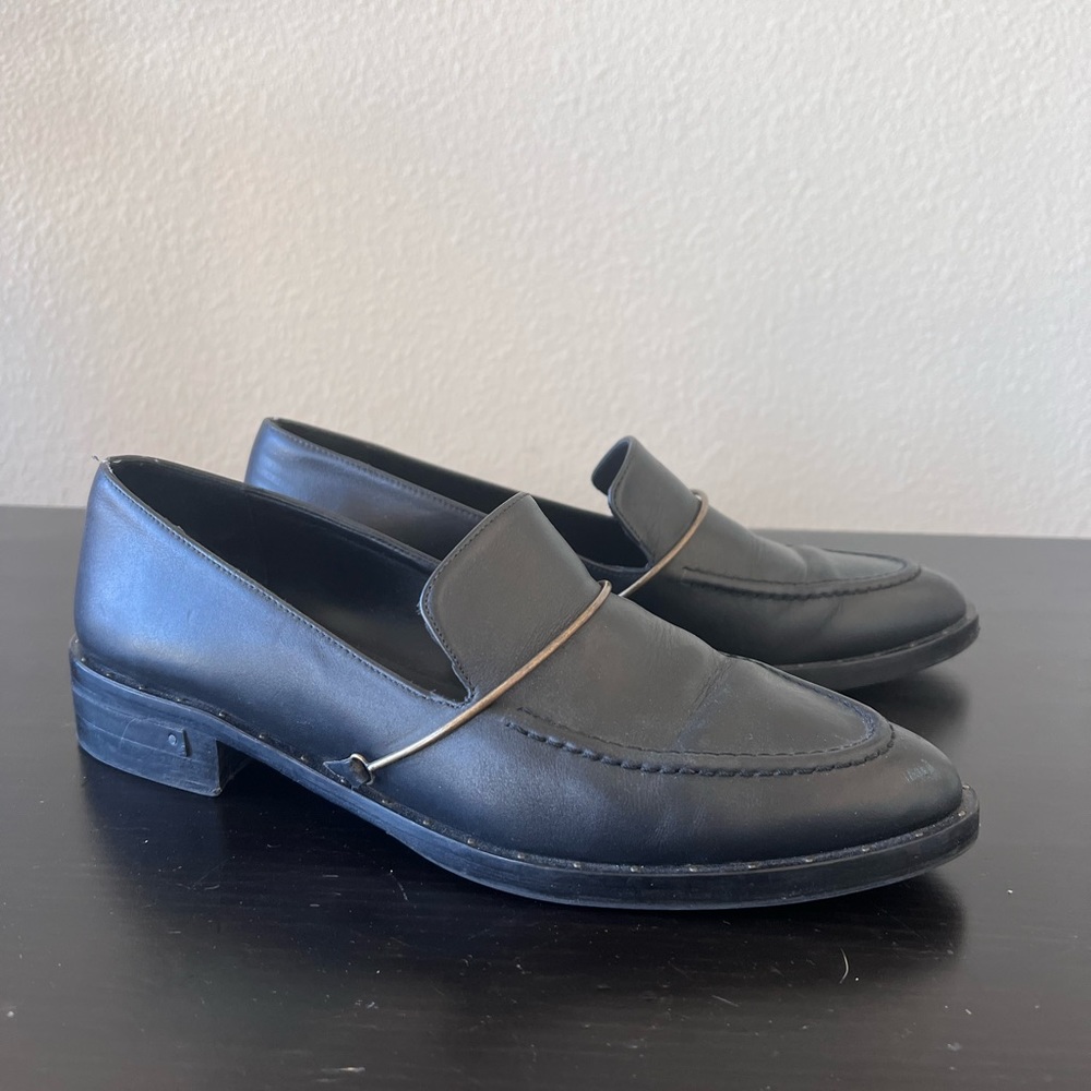 Lightly used “light halo loafer”. I added a sole protection on the shoes.